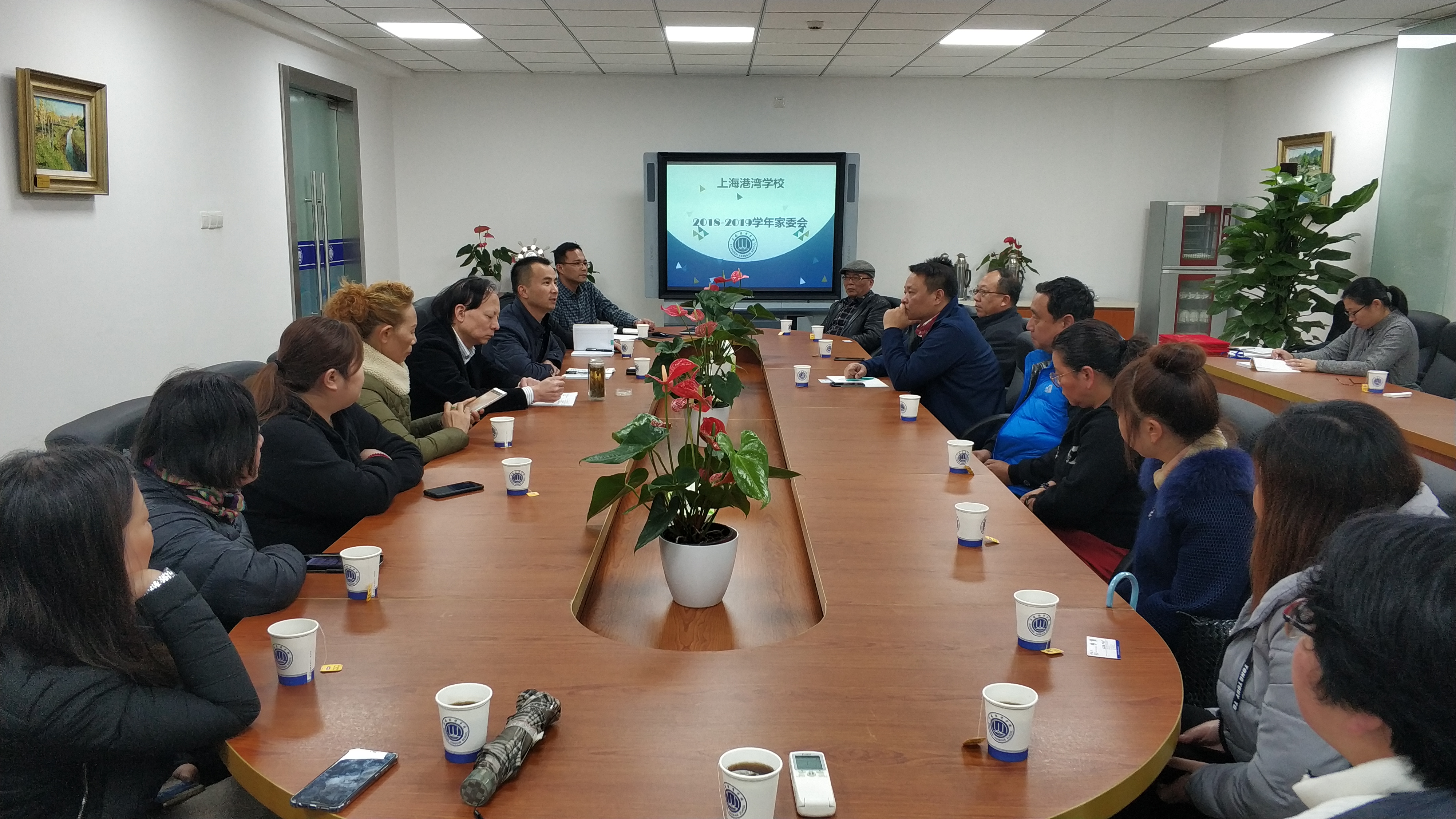 港湾校区召开2018-2019学年家委会会议 1.jpg