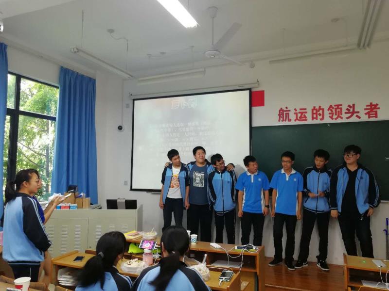 6.7-上海港湾学校物流171班举行活力“16岁”活动--2.jpg