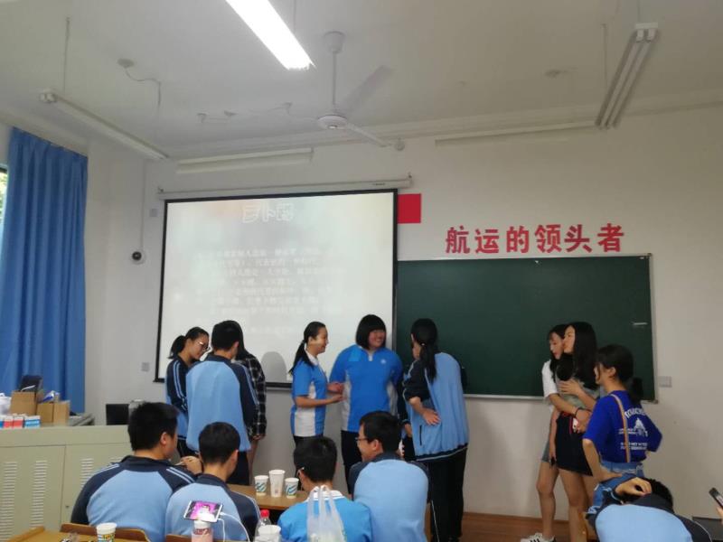 6.7-上海港湾学校物流171班举行活力“16岁”活动--3.jpg