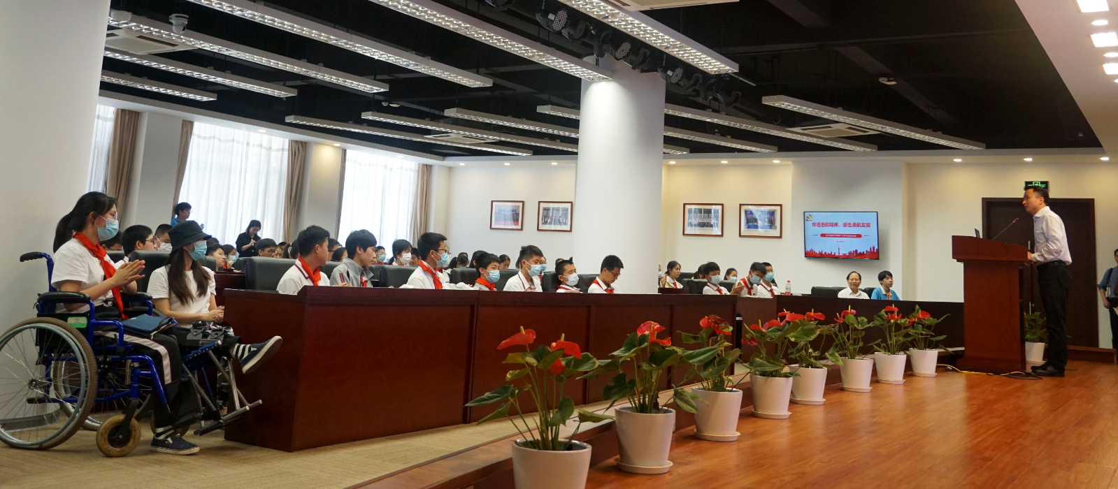 上海海事大学港湾校区党委副书记胡海云老师发言.JPG