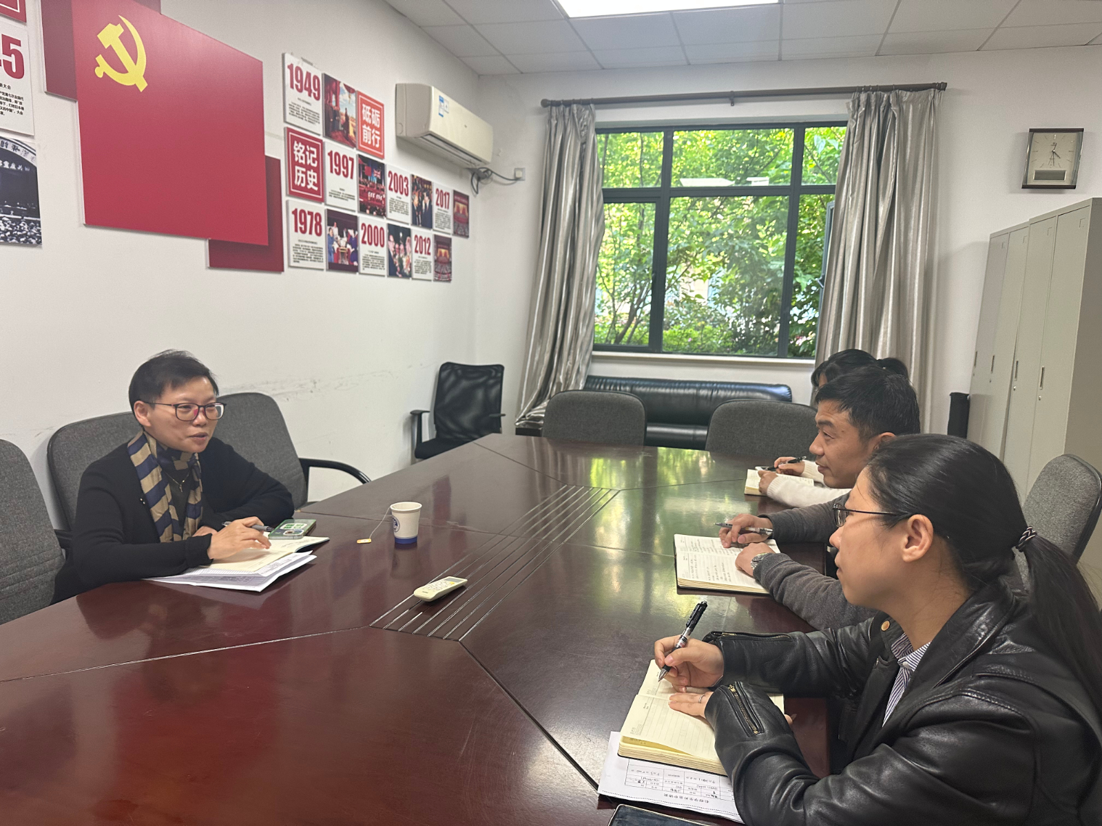 在学生科（团委、招毕办合署）调研座谈.jpg