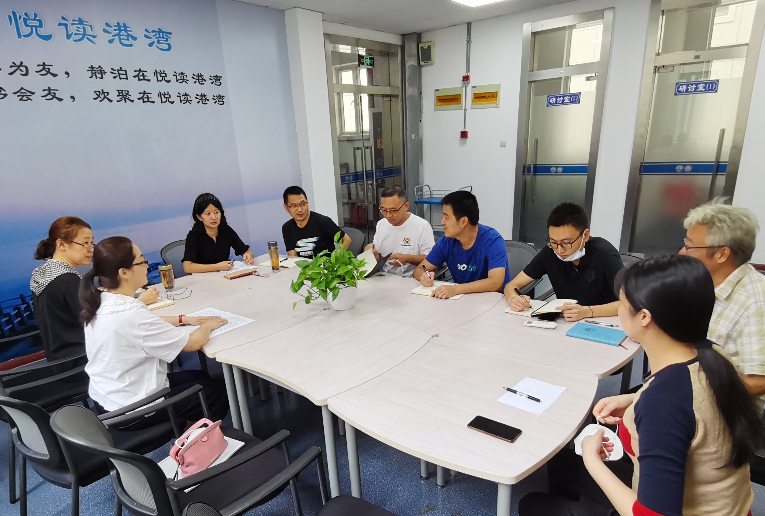 教辅小组开展学习.jpg