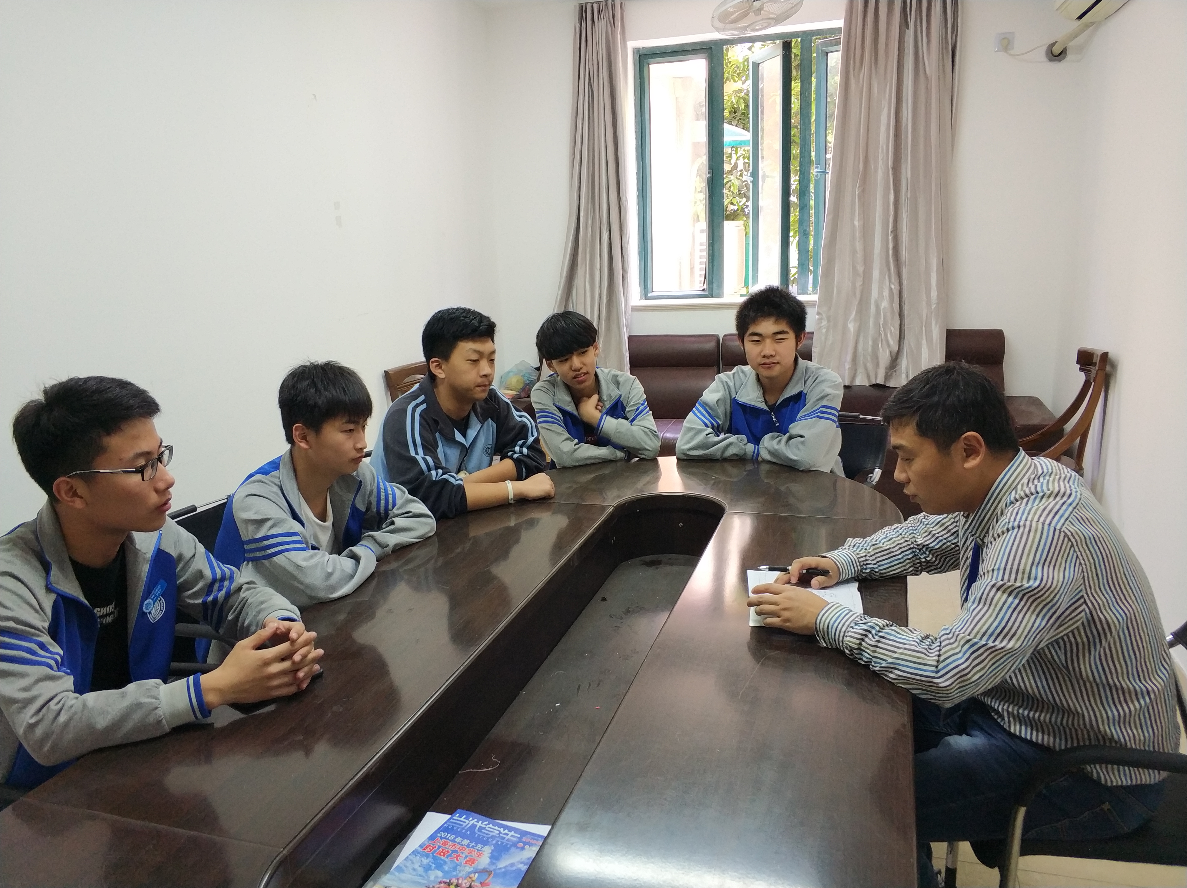 4.20 港湾学校召开学生自律委员会工作会议.jpg