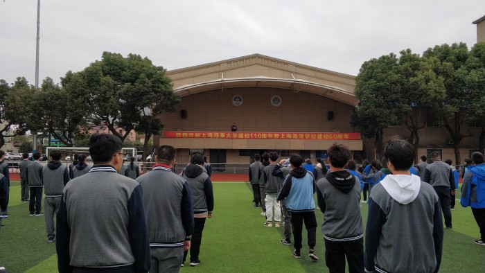 上海港湾学校举行《垃圾分类学生奖惩实施方案》主题升旗仪式.jpg