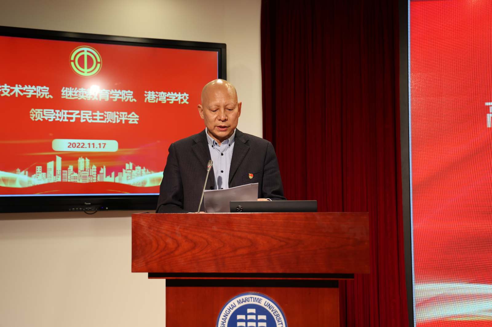 图2  胡东铭书记代表班子成员述职.JPG