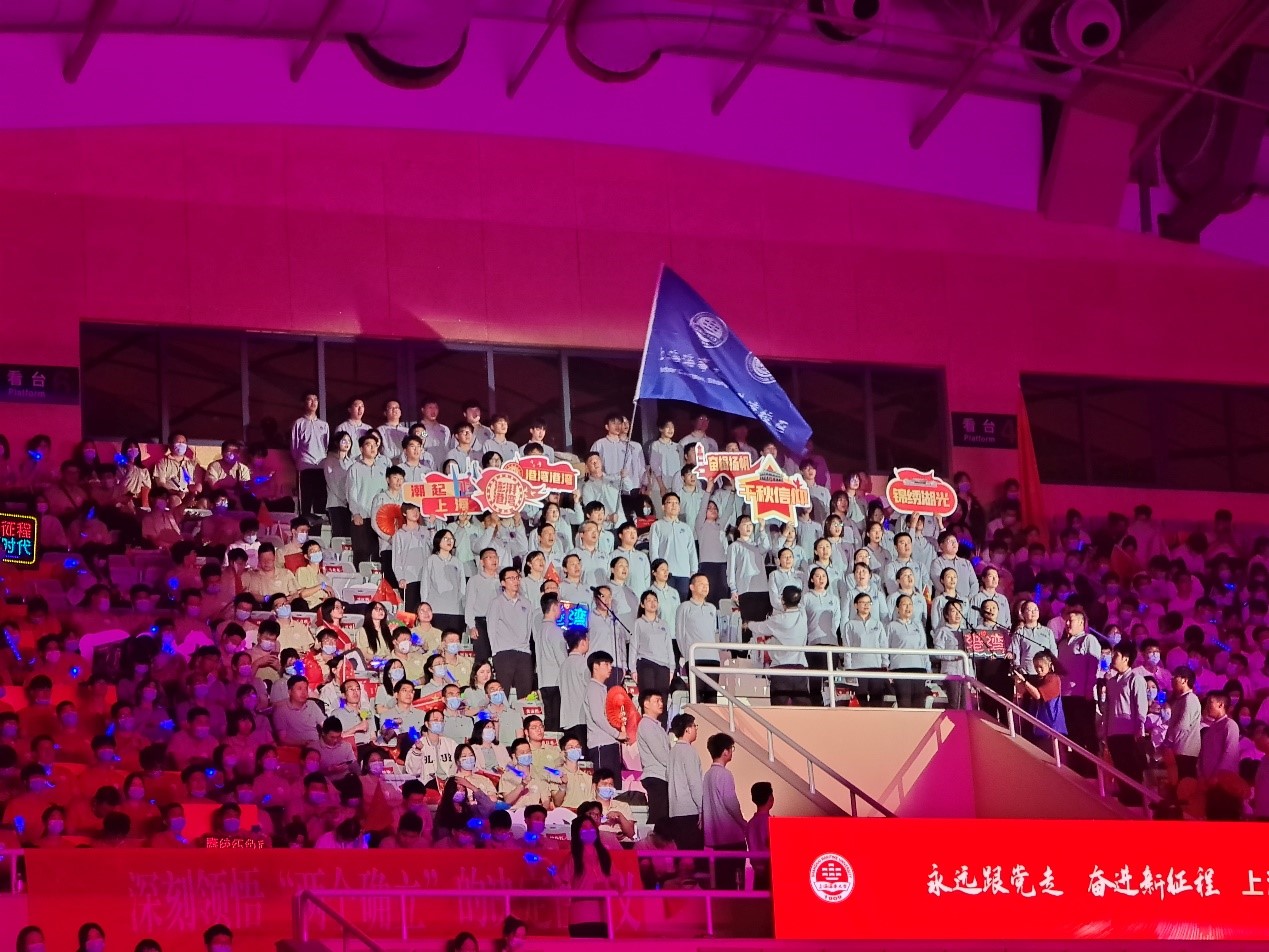 学校组织参加上海海事大学主题歌会活动.jpg