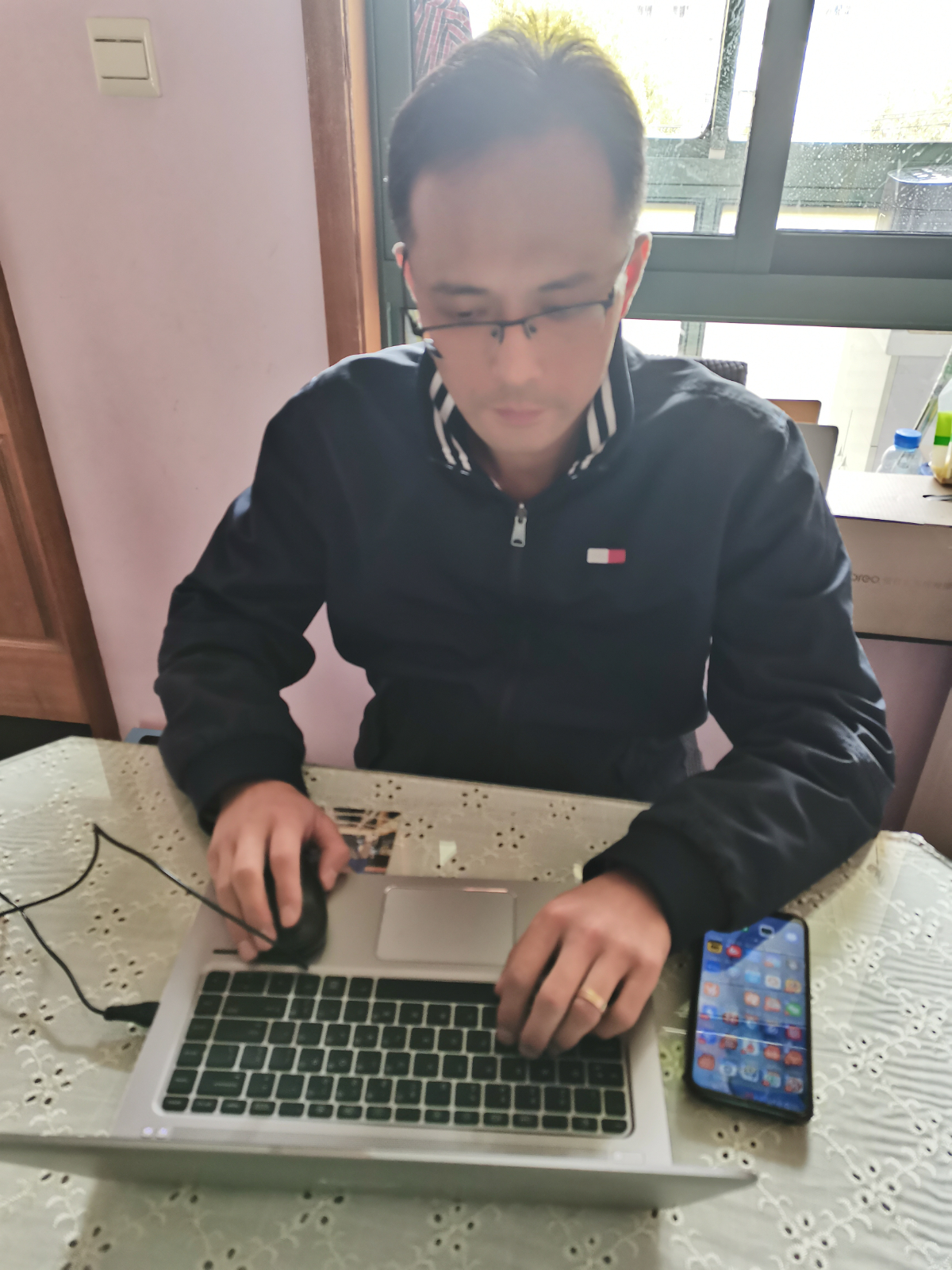 学生科科长赵毅落实学生管理疫情防控工作.jpg